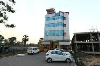 Capital O 10546 Parkway Inn Chennai Exterior photo
